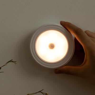 China Plastic Easy Using LED Motion Sensor Light Human Body Induction Lamp For Room for sale