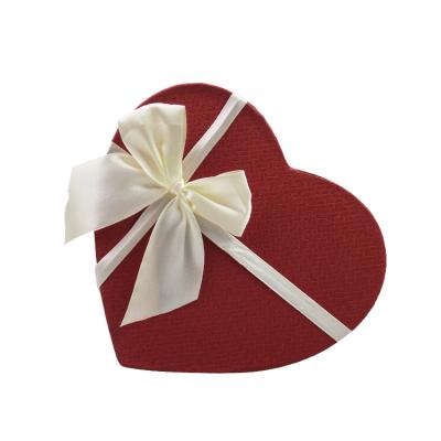 China Different Design Cardboard Luxury Paper Materials Recycled Florist Flower Hat Heart Shaped Gift Box For Roses Packaging With Custom Logo for sale