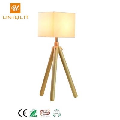 China Light Original Modern Modern Wood Decorate Tripob Table Lamp For Hotel Guest Room for sale