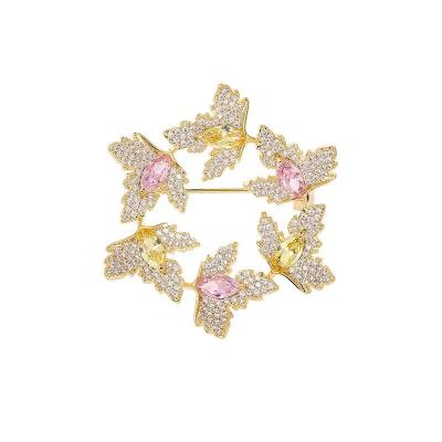 China Latest Beautiful Fashionable High Quality Handmade Amazing Design Wedding Flower Brooch for sale