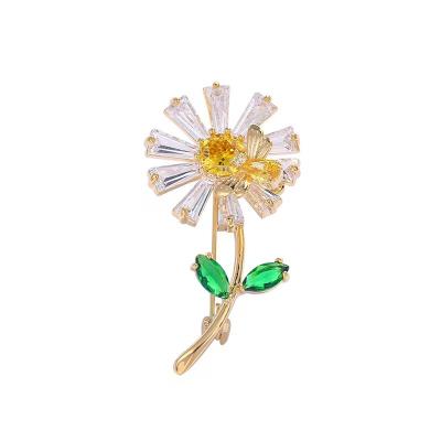 China Fashionable Luxury Colorful CZ Shape Flower Sun Sun Brooch Women Brooch Pin for sale