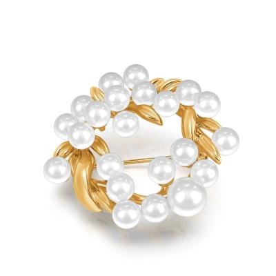 China Korean Luxury Fashion Trendy Natural Pearl Brooch Gold Foil Brooch For Women for sale