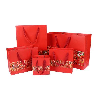 China Recyclable Luxury Fashion Promotional And Portable Paper Wedding Gift Bag With Ribbon Handle for sale