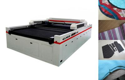 China Apparel Garment Laser Cutting Machine / Fabric Laser Cutter with Conveyor Belt for sale