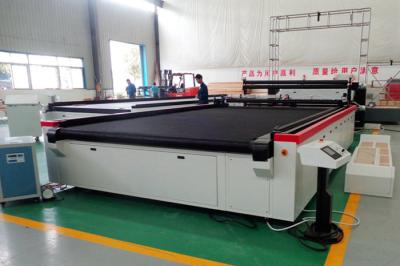 Chine Découpeuse à plat de laser de textile de CO2 pour le tissu de meubles avec le convoyeur à vendre