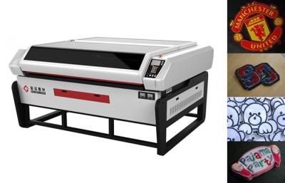 China De Lasersnijmachine van het kledingstuketiket 80W 110W 130W 150W Te koop