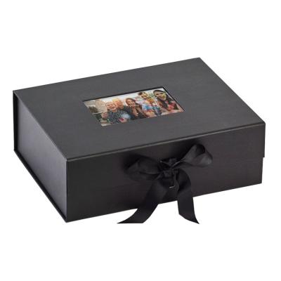 China Handmade Hot Sales Folding Magnetic Packaging Black Cardboard Gift Package Box for sale