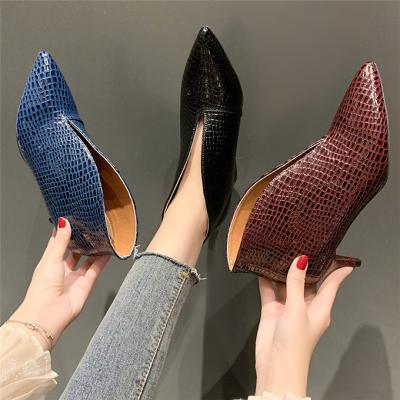 China Lightweight Snake Print Hot Selling Custom Accepted Thin Heel Women Fall Boots for sale