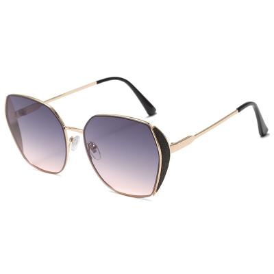 China 3806 Diamond Ladies New Fashion Sunglasses Metal V-shaped Ins Style Square Gorgeous Casual Sunglasses for sale