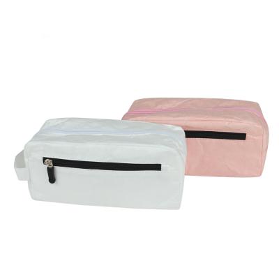 China Used For Waterproof Durable Cosmetic Makeup Bag Tyvek Paper Packaging Travel Case With Handle for sale