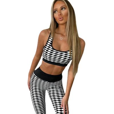 China QUICK DRY Custom Logo Fitness Active Wear 2 Piece Yoga Top Shorts Sleeveless Crop Set Sports Workout Striped Seamless Yoga Set For Women for sale