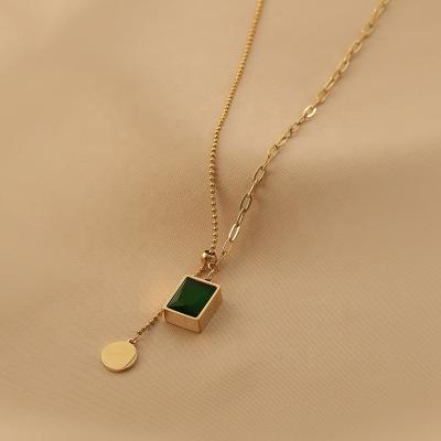 China Simple S925 Sterling Silver Cool Emerald Zircon Temperament Clavicle Chain Girl Romantic Fashionable Design Ins Necklace for sale