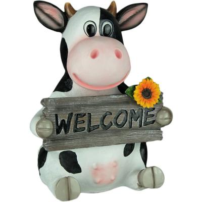 China Wholesale Outdoor Resin Yard Entrance Decor Resin Farm Animal Sculpture Holding Welcome Sign Garden Ornament Cow# for sale