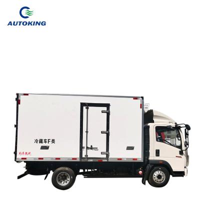 China HOWO 4*2 Refrigerated Box Truck Meat And Chicken Box Fridge Van for sale