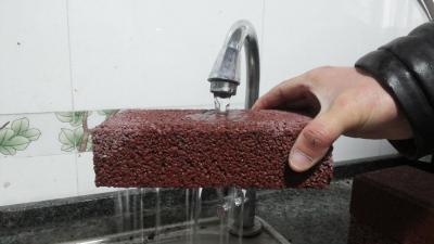 Cina Il mattone permeabile all'acqua di anti slittamento/lastricatori di collegamento permeabili misura la camminata e la strada privata in vendita