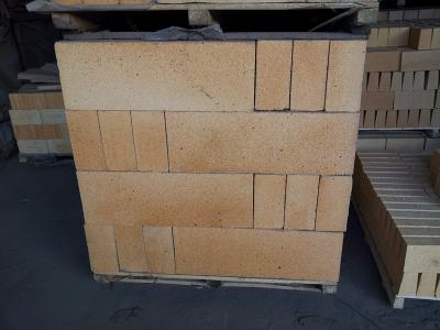 China Fireproof High Alumina Castable Refractory Fire Clay Brick High Density 40% AL2O3 for sale