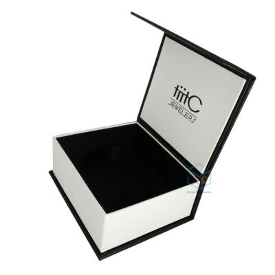 China Recycled Materials Wholesale Magnetic Bracelet Gift Jewelry Box Packaging for sale