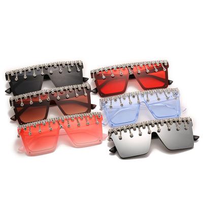 China Unique Lens Shades Glass Shades Rhinestone Diamond Studded Square Frame Sunglasses Vintage Oversized Fashion Sun Glasses for sale