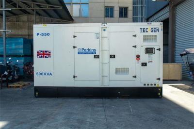 China Generador diésel Perkins silencioso de 440kW Genset 550kVA con techo para uso al aire libre en venta