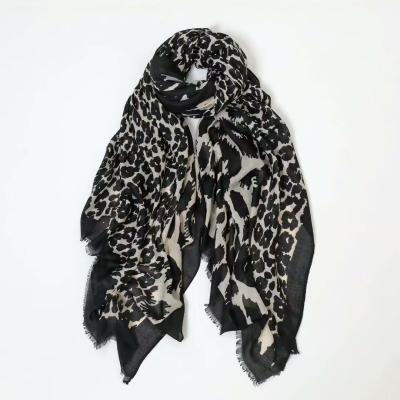 China 2021 women's cotton squishy printed shawl multifunctional soft leopard fringe new design Muslim cotton squishy scarf for sale