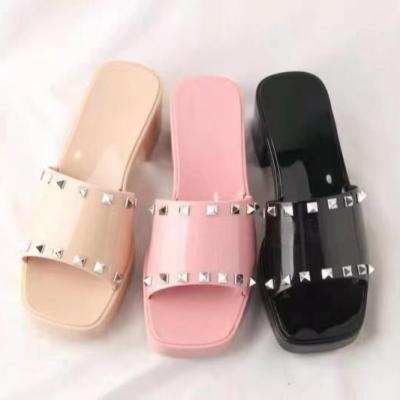 China 2021 Wholesale Lightweight Strap Comfort PU Metal Slip On Summer Beach Square High Heel Crystal Sandals for sale