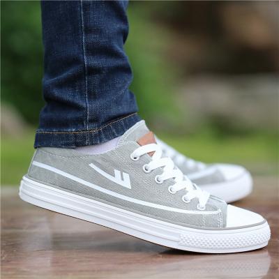 China Sports Men's Shoes Spring Breathable Soft Casual Shoes Men's Fashionable Canvas Deodorant And Classic Lightweight Sports Sneakers for sale