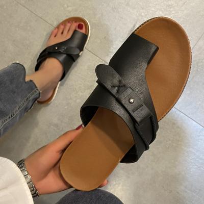 China Wholesale Cheap Fashion Trend Ladies Toe Ring Slides Flat Belt Buckle Beach Slipper Women's Sandals for sale