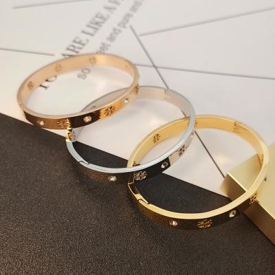 China New FASHIONABLE simple temperament Rose Gold Set Diamond Gold plated stainless steel bracelet women set jewelry bracelet for sale