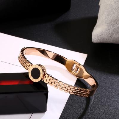 China Tiktok FASHIONABLE Rose Gold Roman Grain Gold hot plated classic stainless steel temperament bangle direct sales bangle for sale