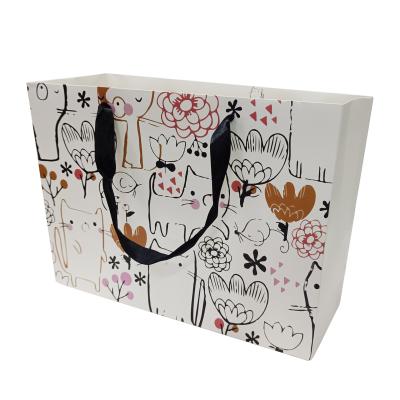 China Recycled materials a lot of stock white floral white floral fashion gift bag simple paper bag with rope for sale