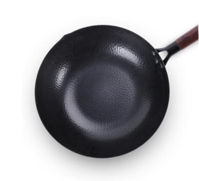 China Sustainable High Quality Chinese Cookware Without Liner 32cm Cast Iron Wok Pan Fish Scale Wok Pan With Lid for sale