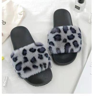 China CUSHIONING New Summer Wholesale Ladies Flat Slippers Fashion Fur Slippers Rabbit Fur Fashion Home Anti-skid Ladies Slippers for sale