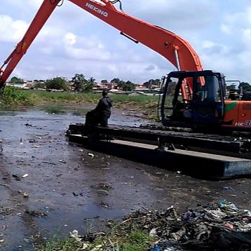 China Maintenance and cleaning of waterways lake dredging machine for sale