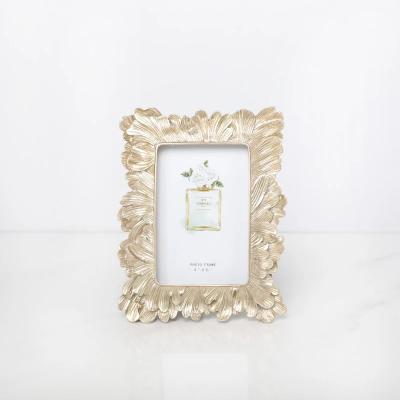 China Classic Popular Rectangular 6 Inch Resin Photo Frame European Frame Decors for sale