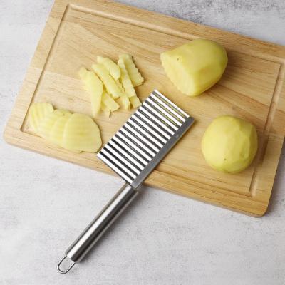 China 2022 New Kitchen Multifunctional Hanging Hole Stainless Steel Long Handle Potato Wave Vegetable Cutter Viable Wholesale for sale