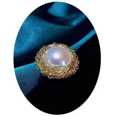 China Silver Gold Wire + Pearl White Bread Pearl Designer Brooches Women Pins for sale