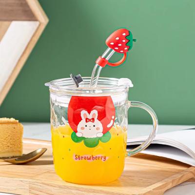 China Sustainable Wholesale Christmas Water Juce Clear Glass Plain Cups With Lid And Straw for sale