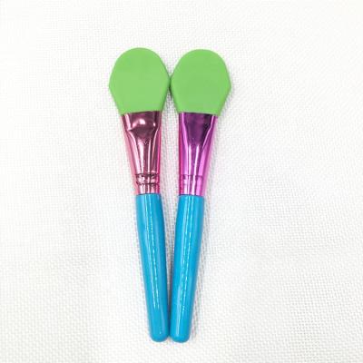 China Angular Blush Diy Silicone Face Mask Applicator Wholesale High Quality Popular Wooden Brush For Face Mask Green Face Brush for sale