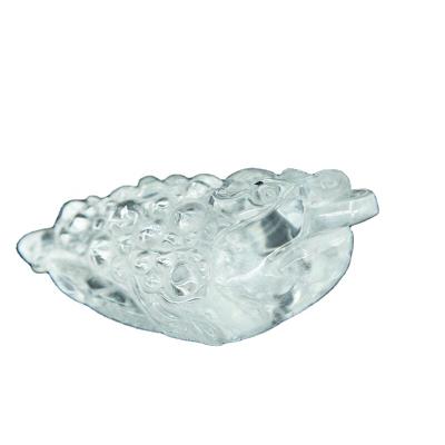 China Jiangsu Wholesale Hand Carved Crystal Toad Carving Folk Crafts Natural White Home Furnishings Carved Crystal Crafts for sale