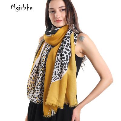 China 2020 Hot Tiger Leopard Dots Light Cotton Fashion Mgirlshe Decoration Leopard Print Shawl Hot Animal Scarf For Women for sale