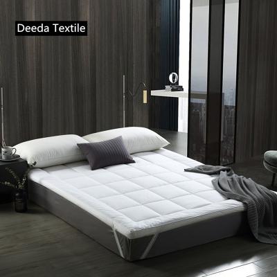 China Anti-Pull Deeda Factory Hotel Five Star Quality Microfiber Mattress Topper Hypoallergenic Siliconized Single Queen King Double for sale