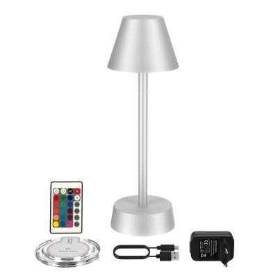 China Modern Table Light Rechargeable Metal Desk Lamp Set With Inductive Charging Base for sale