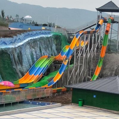 China Glasvezel waterpark snelheid waterglijbanen kleurrijk ontwerp 180 gasten/uur Te koop