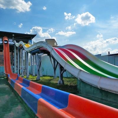 China Grote amusement snelheid waterglijbanen waterpark glijbaan voor volwassenen anti-statisch Te koop