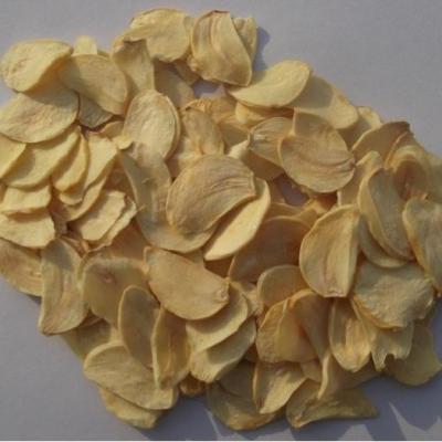 China New Hot Selling Flea Culture Air Dried Vegetables Dehydrated Garlic Flakes for sale