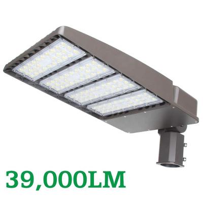 China Parking Lot Lighting LED Parking Lot Lights 300W 39000Lm Outdoor LED Lights Dusk To Dawn With Photocell Shoe Box Light for sale