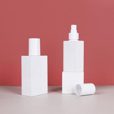 中国 スクウェア化粧品 高品質液体顔色調剤 100ml 200ml PETG 薄霧スプレーボトル 販売のため