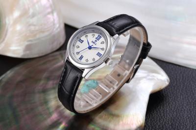 China Fashionable quartz accuracy watch / quartz battery watch Mineral glass Face for sale