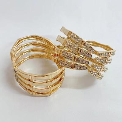 China 2021 New Trendy Fashion Bangle Latest Dubai Design Paw 18K Zinc Alloy Bracelet for sale