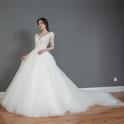 China New Design Hottest Breathable Comfort Handmade Appliques 3d Lace Modern Luxury Wedding Dress for sale